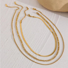 Colar Triple Elegance Necklace Banhado a Ouro 18K